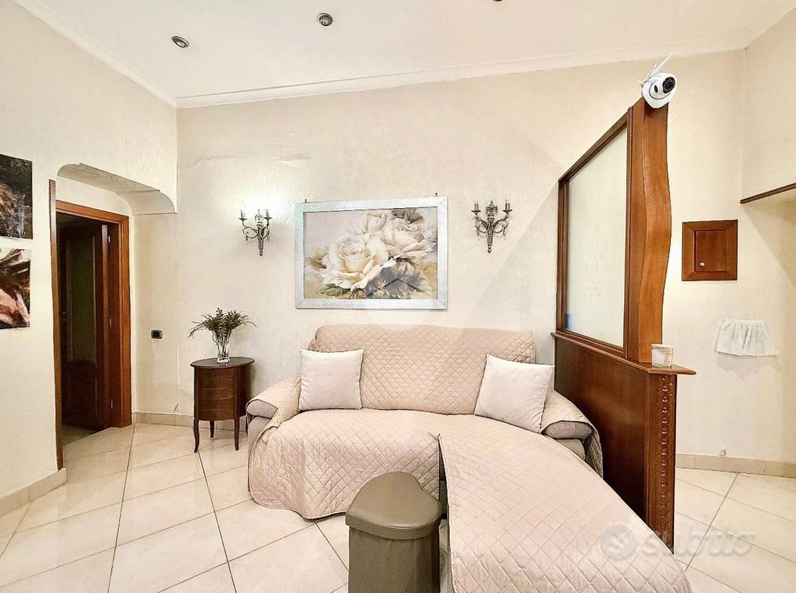 Apartment in Napoli, Quartieri Spagnoli, Municipalità 2 - Altro