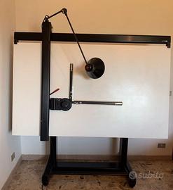 Tavolo da disegno professionale con tecnigrafo