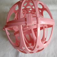 Due pentasfere rosa per lavatrice 