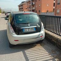 Lancia y