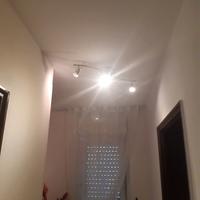 lampadario  a  tre faretti