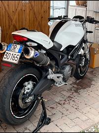 Ducati monster 696