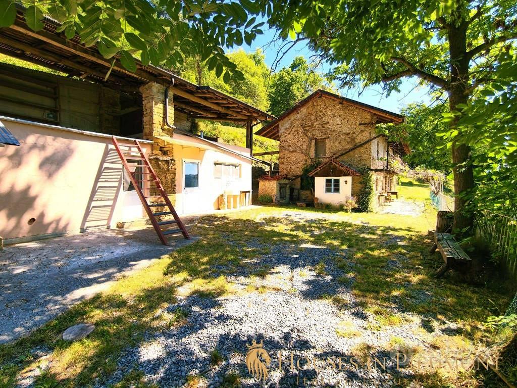 Rustico / Casale di 400 m² con più di 5 locali a G - Vista 5