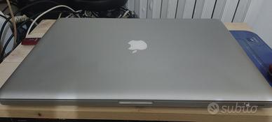 Apple Macbook pro 17 intel I7