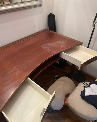 Scrivania in legno massello