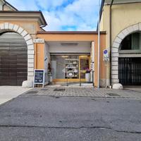 NEGOZIO A PADENGHE SUL GARDA