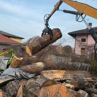 Gru per trattore con pinza