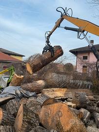 Gru per trattore con pinza