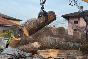 Gru per trattore con pinza