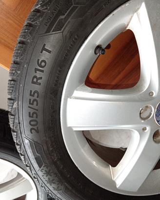 cerchi più pneumatici 