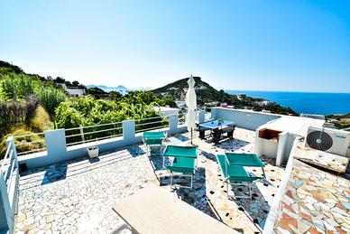 Casa con Terrazza sulla collina Ponza