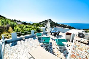 Casa con Terrazza sulla collina Ponza