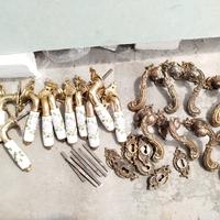 maniglie in porcellana e ottone