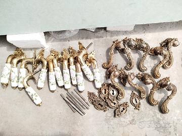 maniglie in porcellana e ottone