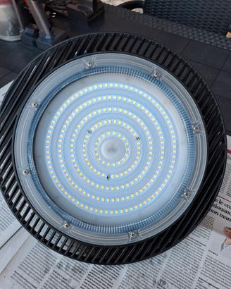 Faro led ufo per capannone