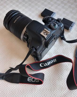 Reflex Canon EOS 750D con obiettivo Canon 18-200mm