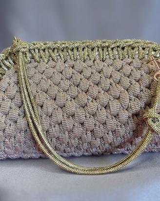 Borsa clutch con strass ad uncinetto