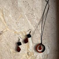 Orecchini e ciondolo coordinato