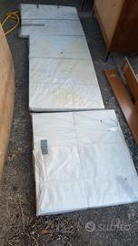 n. 3 tavoli plastica bianchi con piedi smontabili 