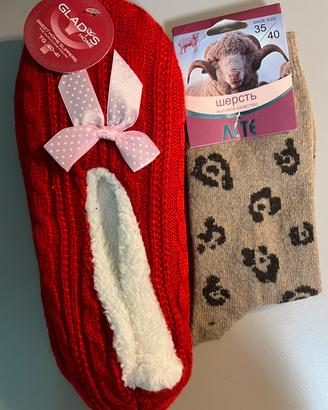 Set ciabatte rosse antiscivolo + calze in lana