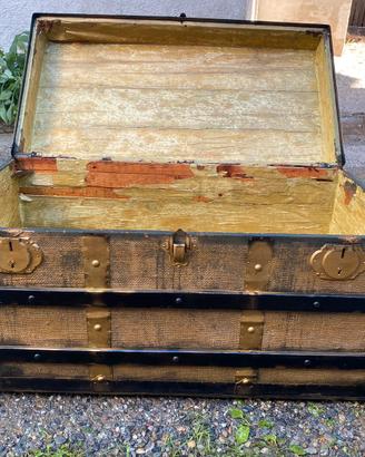 Antico baule in legno e juta