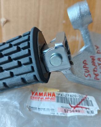 PEDALINA ANTERIORE DESTRA ORIGINALE YAMAHA NUOVA V