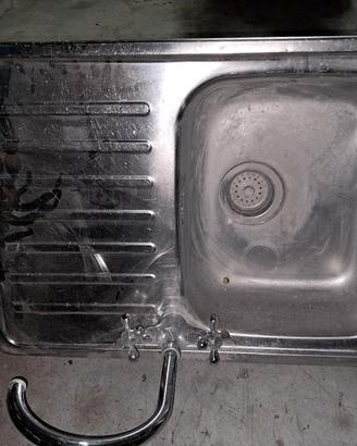 Lavandino Ikea completo di scarichi e rubinetto 