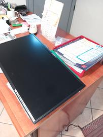 smart  tv e braccio di supporto  