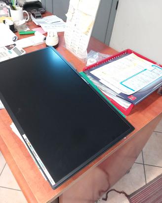smart  tv e braccio di supporto  