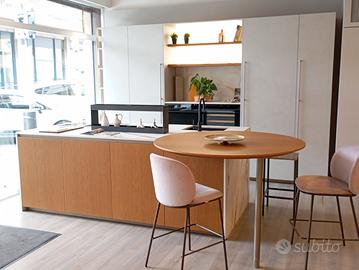 Cucina moderna  di Design con Isola e Bancone