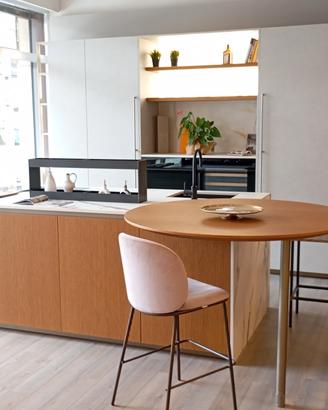 Cucina moderna  di Design con Isola e Bancone