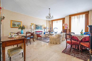 Appartamento di 155 m² con 4 locali e box auto a M