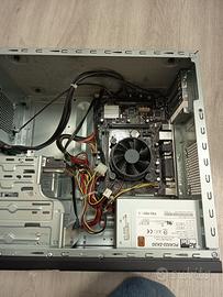 Lotto 10 PC, Server, 4 Monitor e Tastiere