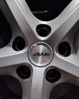  4 gomme da neve e 4  cerchi in lega 5 razze 