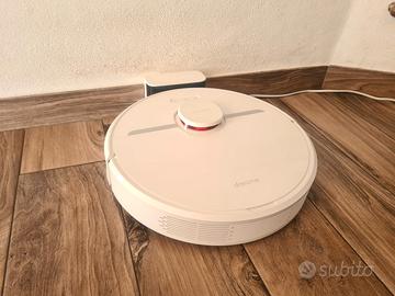 Robot aspirapolvere lavapavimenti