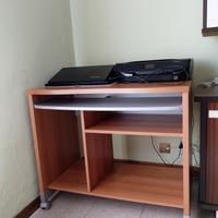 scrivania con ripiano estraibile 