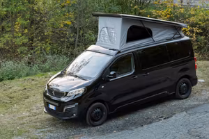 Peugeot Traveller - 8 posti (4 letto)