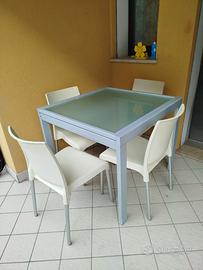 Tavolo e sedie
