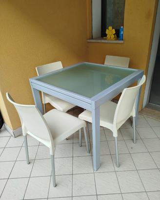 Tavolo e sedie