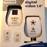 Telecamera e microfono controllo bambini