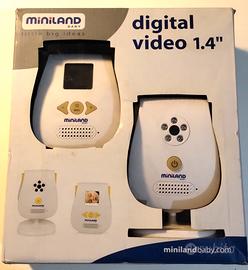 Telecamera e microfono controllo bambini