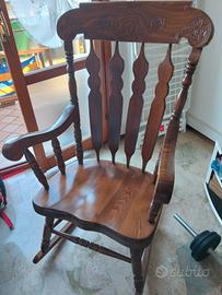 sedia a dondolo in legno 
