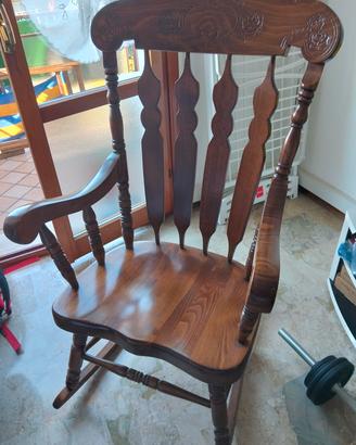 sedia a dondolo in legno 