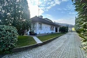 Villa di 336 m² con più di 5 locali e box auto dop