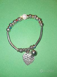 Bracciale con ciondolo a cuore multilingue