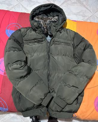 Giubbino con cappuccio caldo per neve e inverno