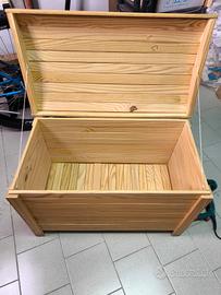 baule cassapanca  in legno con coperchio bombato 