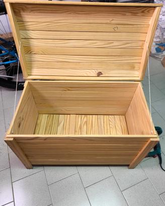 baule cassapanca  in legno con coperchio bombato 