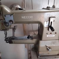 Macchina da cucire per pelli e materiali rigidi