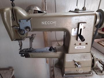 Macchina da cucire per pelli e materiali rigidi